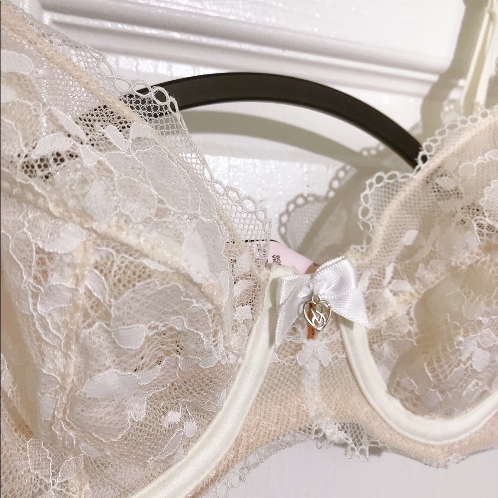 🔥ON SALE🔥2/$33🔥 💖 V. Secret Body by Victoria Unlined Demi Bra - Picture 3 of 4